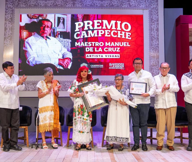 ¡Sansores encabezó entrega de premios en Campeche!