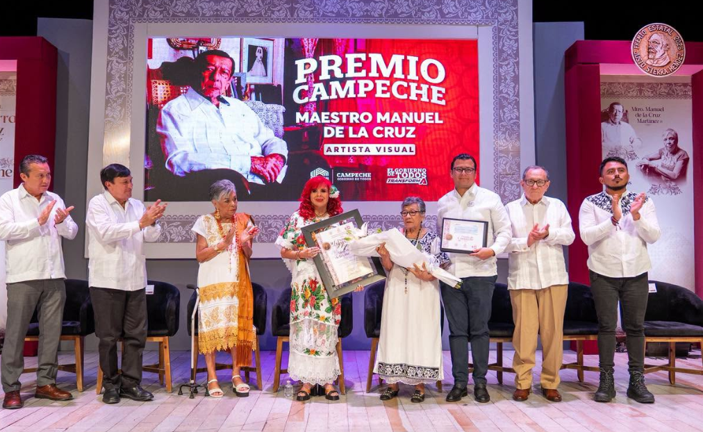 ¡Sansores encabezó entrega de premios en Campeche!