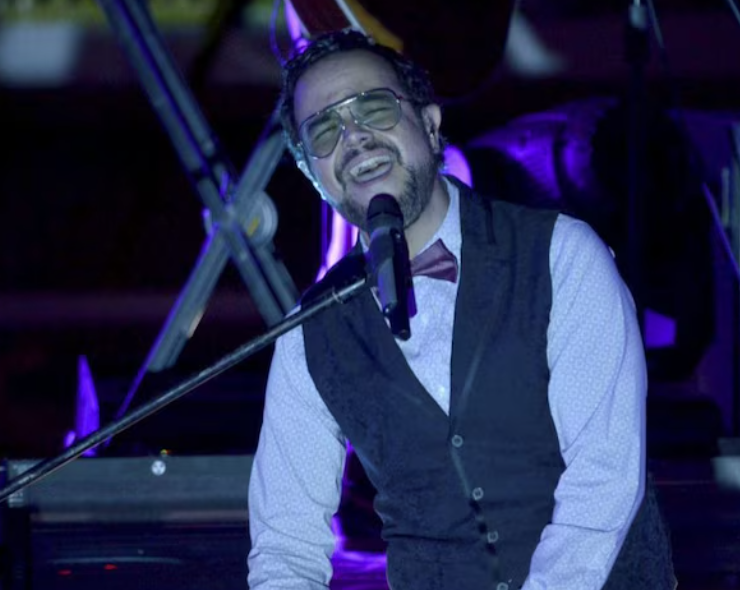 Abuchean a Aleks Syntek en el Grito de Independencia