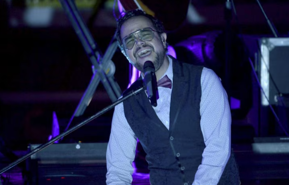 Abuchean a Aleks Syntek en el Grito de Independencia