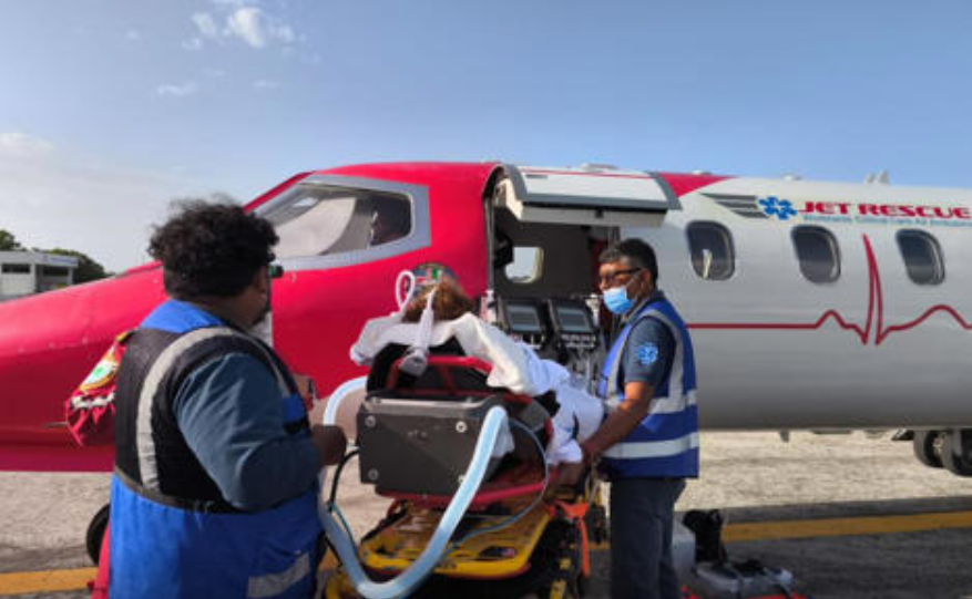 ¡Increíble! IMSS traslada en ambulancia aérea a menor