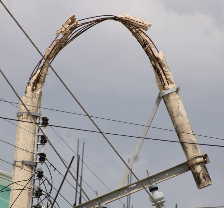 ¡Caos en Campeche! Poste de la CFE se parte en pleno San José