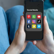 UE propone prohibir redes sociales a los menores