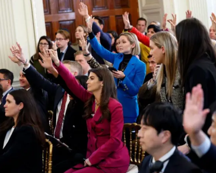Trump prohíbe el acceso a periodistas de tres cadenas
