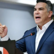 "Alito" Moreno remata al PRI en Campeche y suplica alianzas por supervivencia.