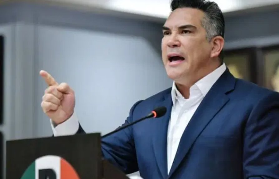 "Alito" Moreno remata al PRI en Campeche y suplica alianzas por supervivencia.