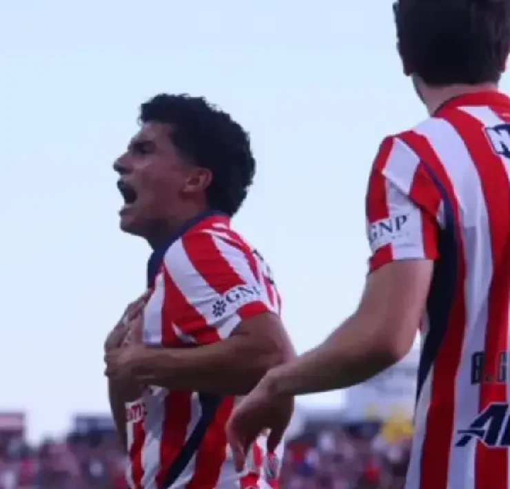 Chivas acecha al América tras golear al San Luis