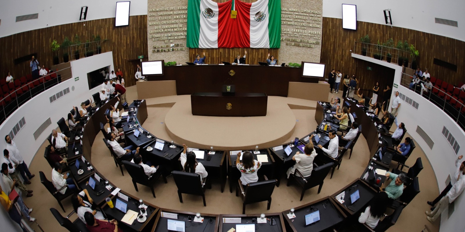 Congreso de Yucatán aprueba donaciones ferroviarias y ratifica magistrado