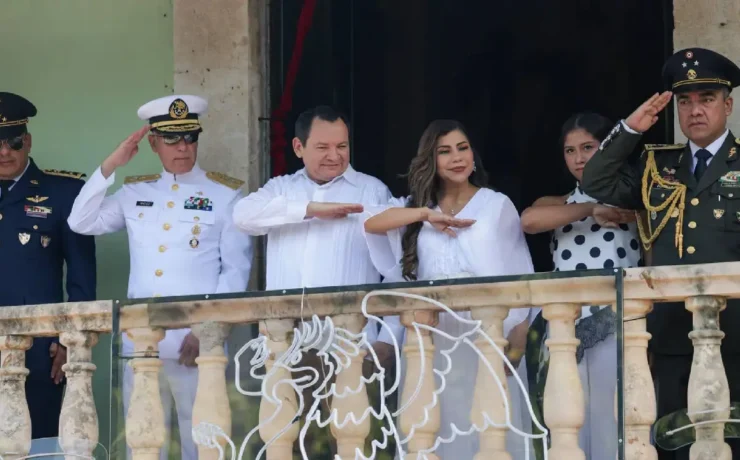 Desfile de 4,850 participantes llena de orgullo el Centro Histórico de Mérida