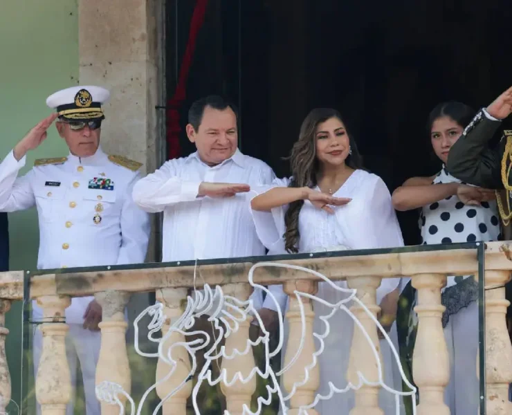 Desfile de 4,850 participantes llena de orgullo el Centro Histórico de Mérida