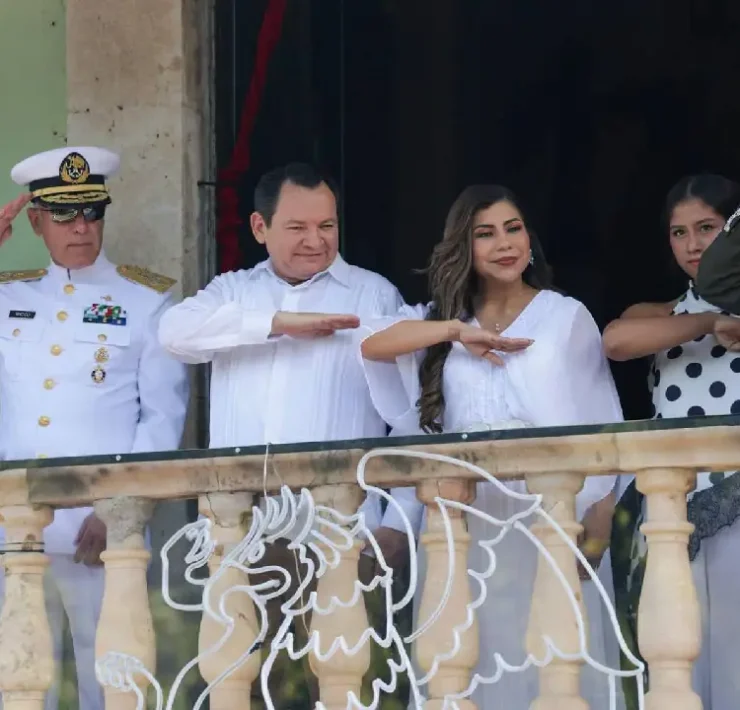 Desfile de 4,850 participantes llena de orgullo el Centro Histórico de Mérida