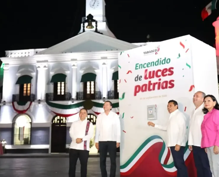Encendido de luces patrias reúne a familias tabasqueñas