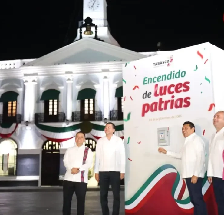 Encendido de luces patrias reúne a familias tabasqueñas