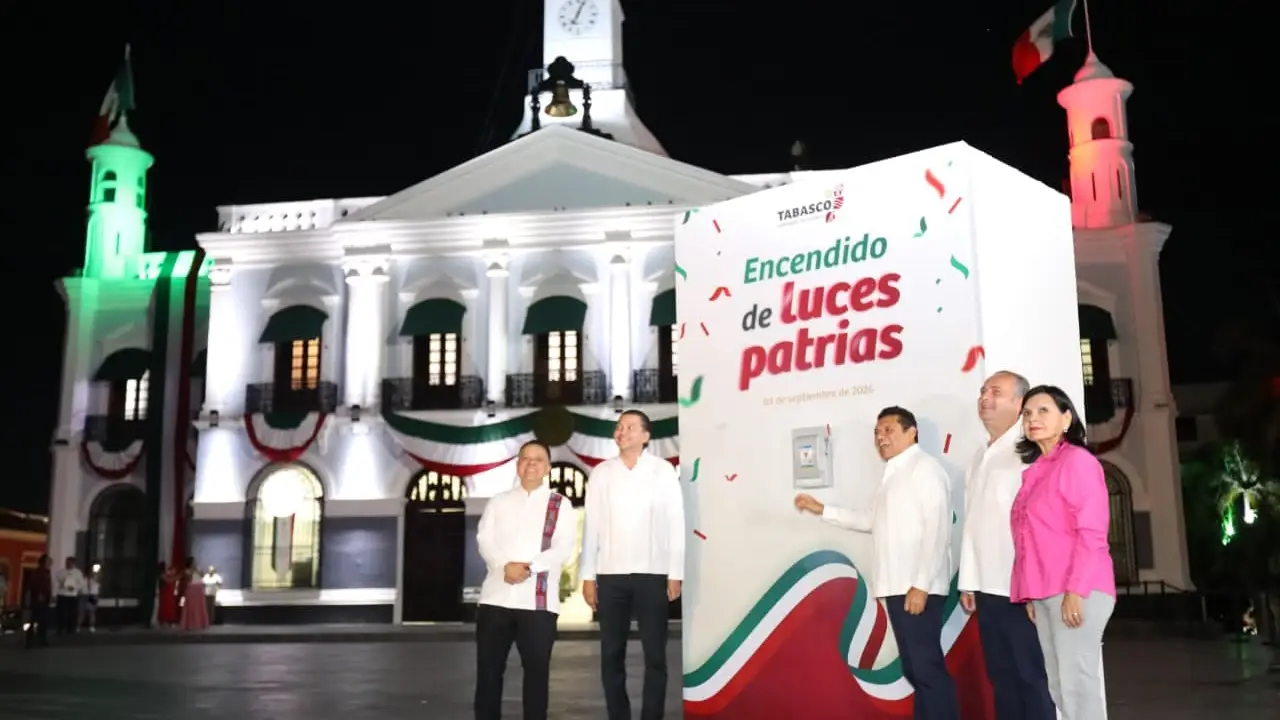 Encendido de luces patrias reúne a familias tabasqueñas