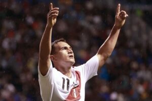 Jairo Vélez fue el encargado de adelantar a Perú en el marcador al minuto 26, aprovechando un descuido defensivo de la Selección Mexicana.