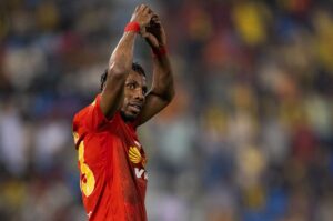 Julián Quiñones volvió a aparecer dentro del área y con un certero cabezazo marcó para el Al-Qadisiya en la Saudi Pro League.
