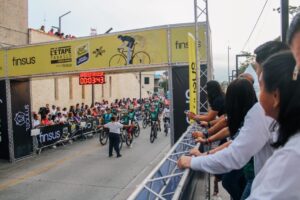 El banderazo de salida marcó el inicio de una intensa jornada de ciclismo que reunió a participantes de distintas partes de México y otros países en Tabasco.