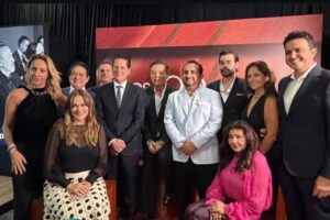 Cecilia Patrón Laviada destacó como representante de Yucatán durante la Comida de Los 300 Líderes más Influyentes de México, donde compartió espacio con destacadas personalidades de la vida nacional.