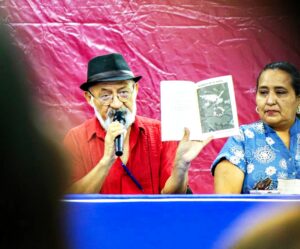 El autor nos hizo el grandísimo honor de compartirnos sus obras para que, desde temprana edad, los jóvenes sientan el amor y el interés por la lectura y la escritura