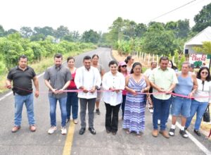 Javier May Rodríguez inauguró el tramo del camino El Corcho, en la ranchería Corregidora quinta sección, obra con una inversión superior a 9.9 millones de pesos que beneficia a mil 915 habitantes y mejora la movilidad de la comunidad.