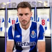 Nuevo equipo de Santiago Giménez sorprende en Europa