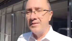 El doctor Manuel Pérez Lanz cuenta con trayectoria en el sector salud y experiencia en la administración pública de Tabasco.