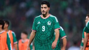 Raúl Jiménez se suma a las bajas de la Selección Mexicana para el inicio de la era Rafa Márquez, tras salir lesionado durante el partido entre Wolverhampton y Everton.