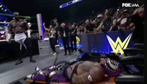 Rey Mysterio fue retirado en camilla tras el intenso enfrentamiento ante Omos, en un dramático cierre de la Triplemanía 34 primera noche.