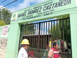 Las autoridades mantienen vigilancia en el sitio mientras se realizan las evaluaciones correspondientes para determinar las condiciones del terreno y las causas del hundimiento.