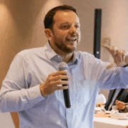 UIF bloquea cuentas de Carlos Torres
