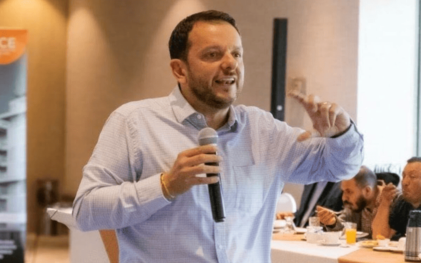 UIF bloquea cuentas de Carlos Torres