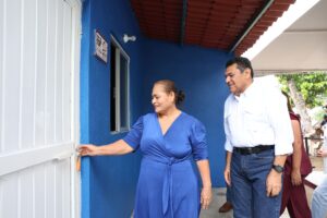 Familias de Tabasco recibieron las llaves de sus nuevas viviendas como parte del Programa estatal de Viviendas del Bienestar, una acción que busca mejorar las condiciones habitacionales y contribuir al combate a la desigualdad.