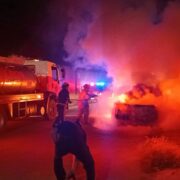Vehículo abandonado se incendia durante la madrugada en Tizimín