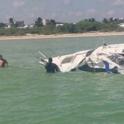 Velero se pantoquea frente a Chicxulub y Marina moviliza operativo