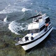 Yate encallado en arrecife de Mahahual será retirado tras falla