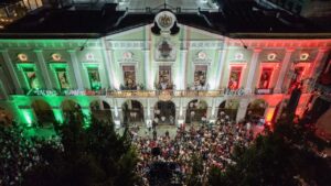 Gobernador Joaquín Díaz Mena encabezó la conmemoración del 216 aniversario del inicio de la Independencia de México ante miles de familias yucatecas