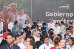El gobernador Javier May Rodríguez encabezó las audiencias públicas comunitarias en la villa Macultepec, donde acercó servicios y trámites a la población mediante las Jornadas de Atención en Territorio, como parte de las acciones para llevar bienestar a familias de Centro.