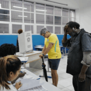 Brasil amplía dos horas la votación en segunda vuelta