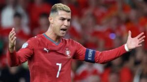 La selección portuguesa continúa su preparación mientras crece la expectativa por el futuro del histórico delantero con el combinado nacional.