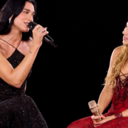 Dua Lipa impacta con un vestido transparente