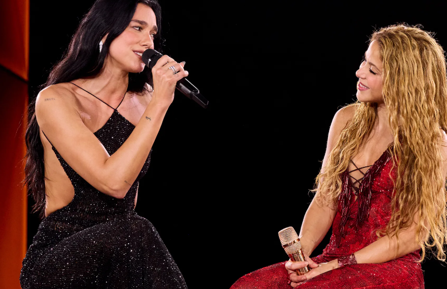 Dua Lipa impacta con un vestido transparente