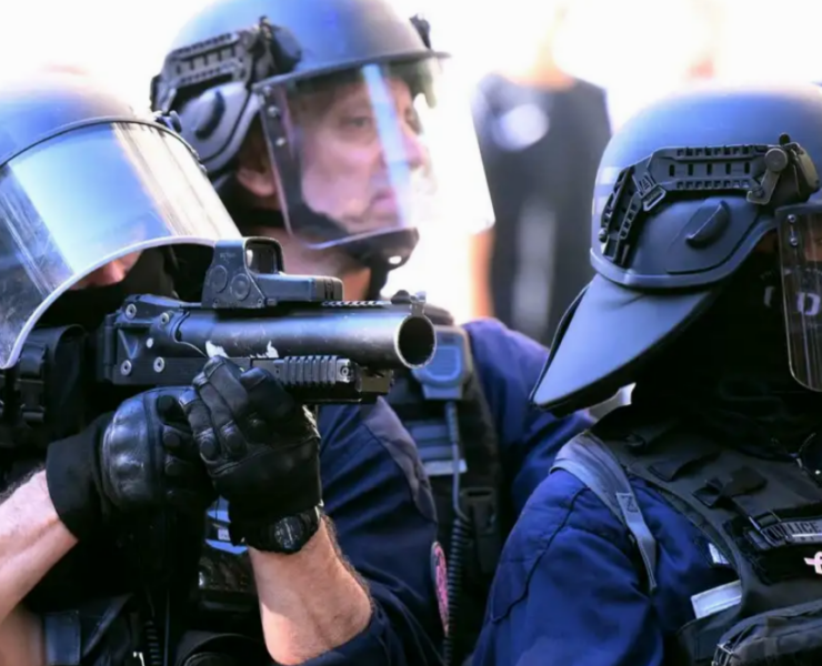 Policía reprime manifestaciones estudiantiles en Francia