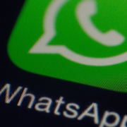 Escanear documentos y enviarlos como archivos PDF usando Whatsapp