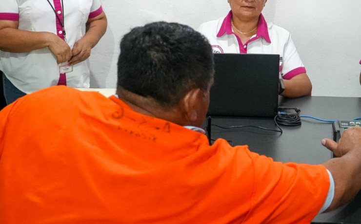 ¡Entregan credenciales a internos de Kobén!
