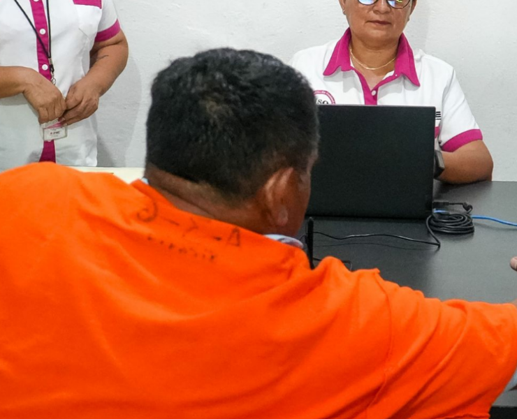 ¡Entregan credenciales a internos de Kobén!