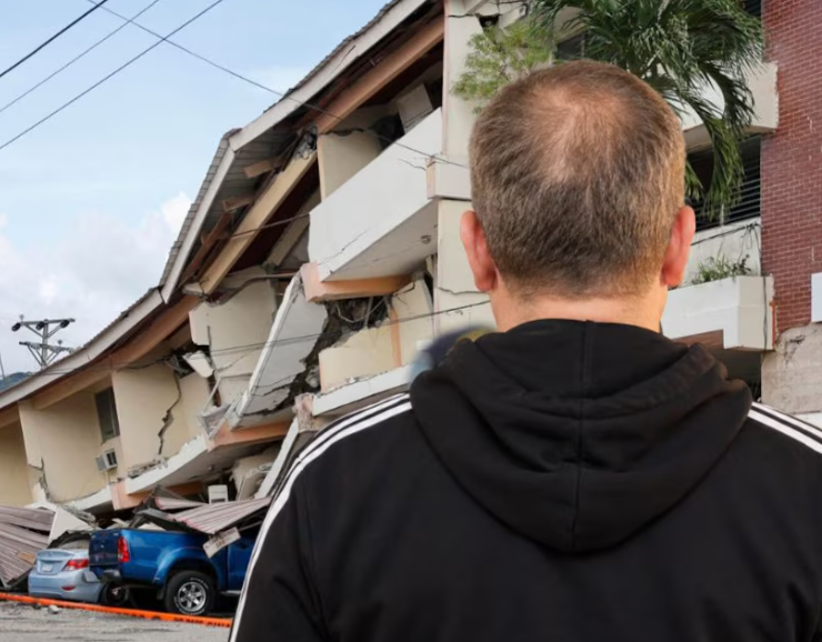 Terremoto de 7.7 sorprende a periodistas en plena transmisión