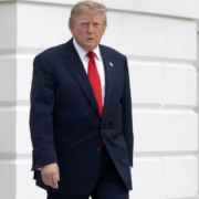 Trump sugiere rebautizar el Atlántico o el Pacífico como "océano Trump"