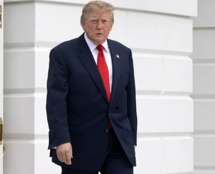 Trump sugiere rebautizar el Atlántico o el Pacífico como "océano Trump"