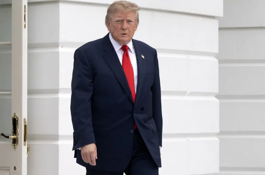 Trump sugiere rebautizar el Atlántico o el Pacífico como "océano Trump"