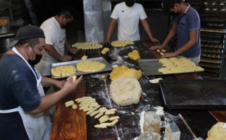 ¡Panaderos esperan repunte por el pan de muerto!